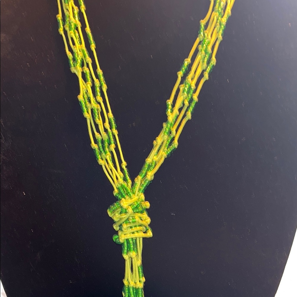 Elegant Green Beaded Necklace - Picture 2 of 5